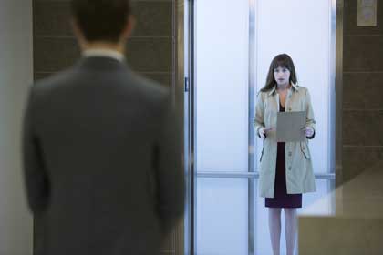 Jamie Dornan face à Dakota Johnson dans 50 nuances de grey Jamie Dornan face à Dakota Johnson dans 50 nuances de grey