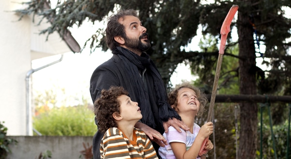 Ali Mosaffa et les enfants dans Le passé Ali Mosaffa et les enfants dans Le passé