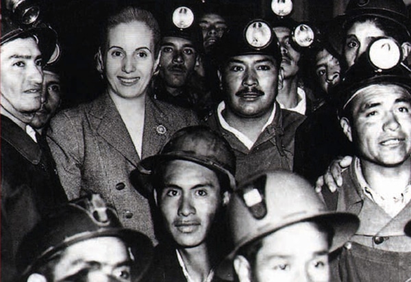 La vraie Eva Peron aux côtés des gueules noirs, parmi les "sans-chemise" qui ont construit son mythe La vraie Eva Peron aux côtés des gueules noirs, parmi les "sans-chemise" qui ont construit son mythe