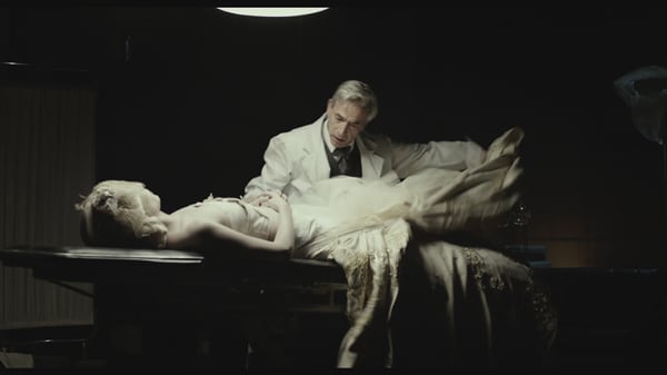 Eva ne dort pas - l'embaumeur et la dépouille d'Eva peron Eva ne dort pas - l'embaumeur et la dépouille d'Eva peron